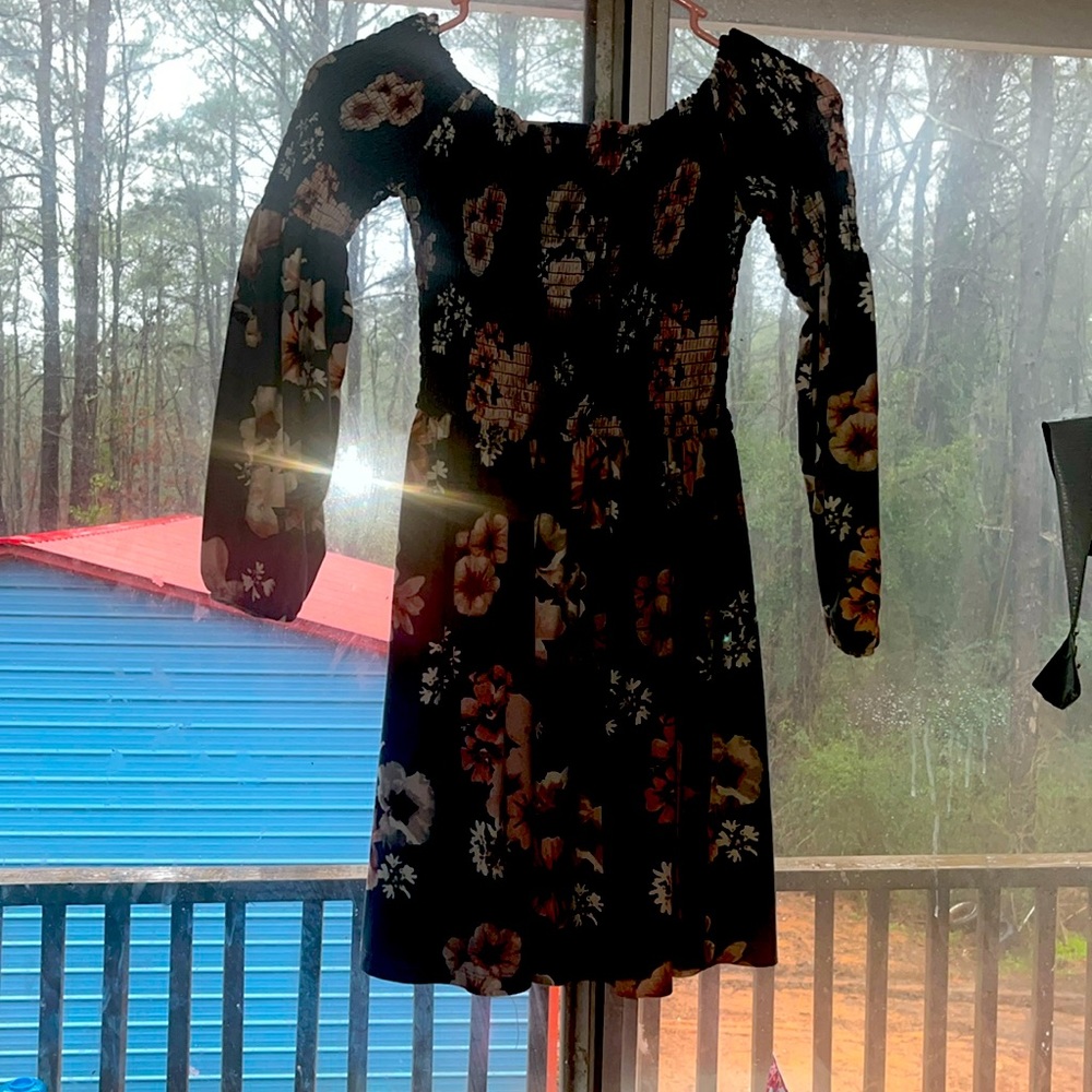 Selling this dress,size-small-it has a grey color to it and a flower pattern